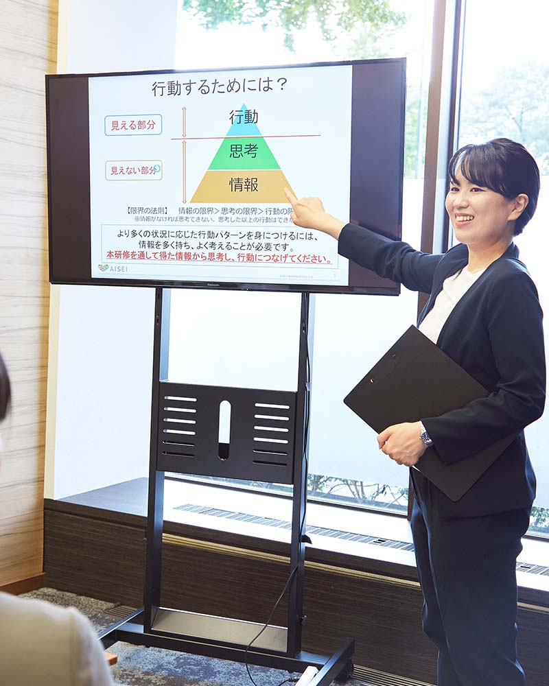 多くの薬剤師に影響を与えられる研修の仕事に、やりがいを感じて。