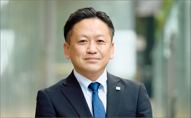 店舗運営を統括する支店長