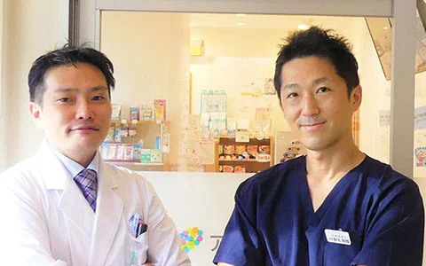 右から)せんかわ耳鼻咽喉科 院長 野本剛輝先生、アイセイ薬局 千川店店長 土切正紘