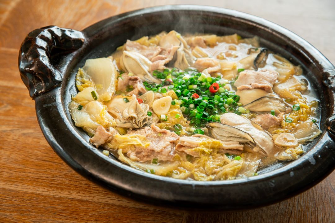 小林まさみさん＆まさるさんの「牡蠣と豚バラのニンニク味噌鍋」