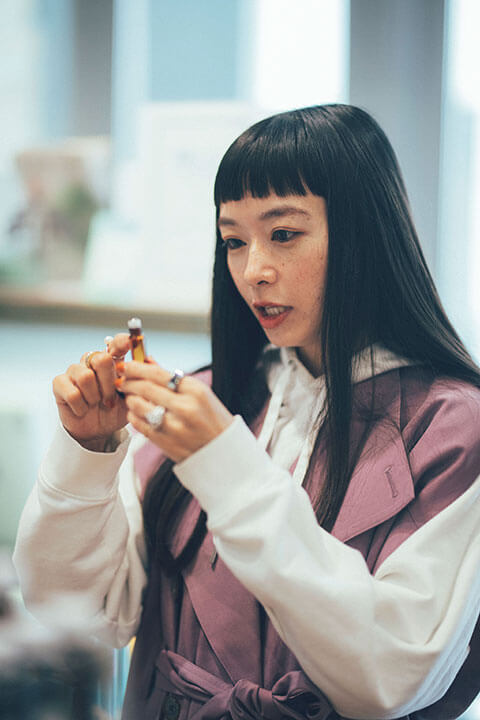 「生活の木」ではコロンをつくるためのオイルや、入れる瓶も販売されている