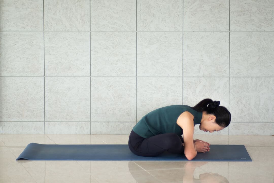 ぐっすり眠りたい！寝る前5分の腹式呼吸＆ストレッチ