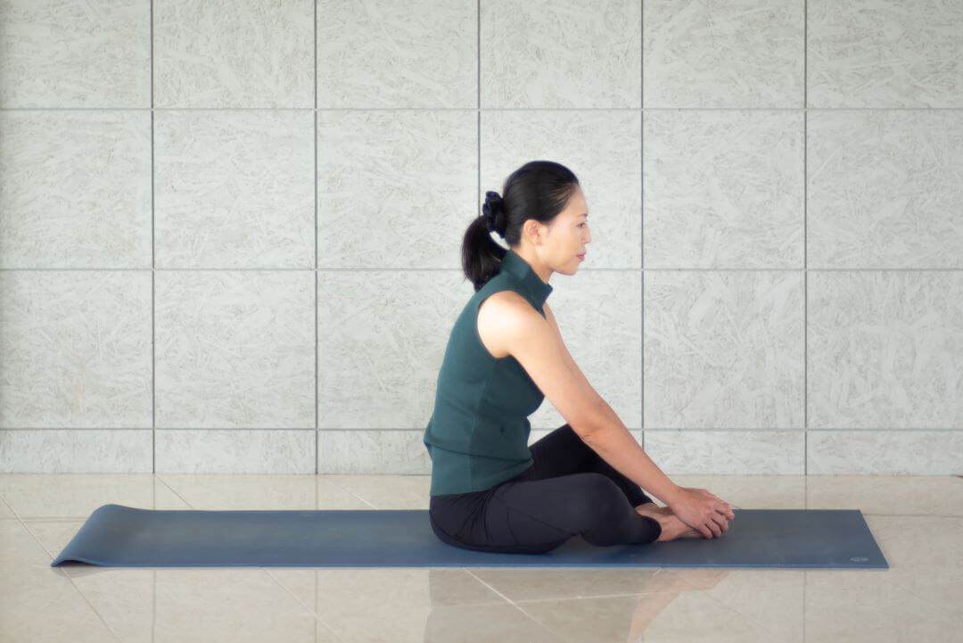 ぐっすり眠りたい！寝る前5分の腹式呼吸＆ストレッチ