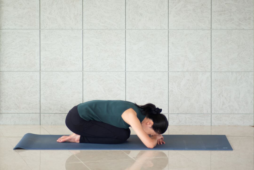 ぐっすり眠りたい！寝る前5分の腹式呼吸＆ストレッチ