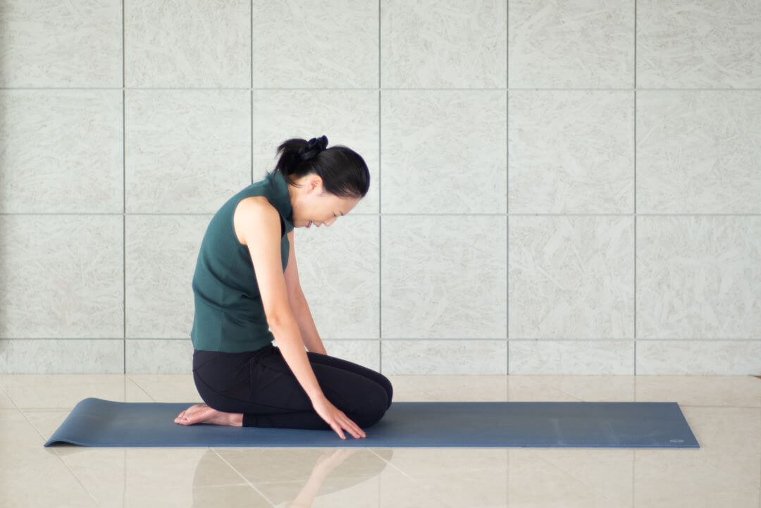 ぐっすり眠りたい！寝る前5分の腹式呼吸＆ストレッチ