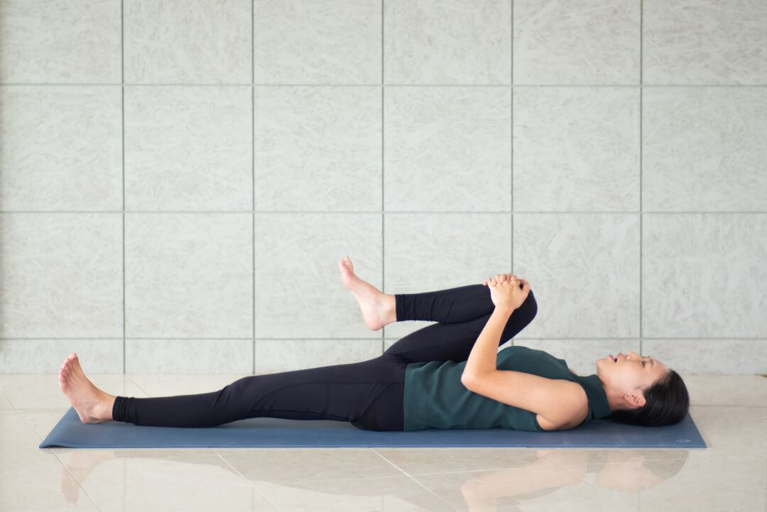 ぐっすり眠りたい！寝る前5分の腹式呼吸＆ストレッチ