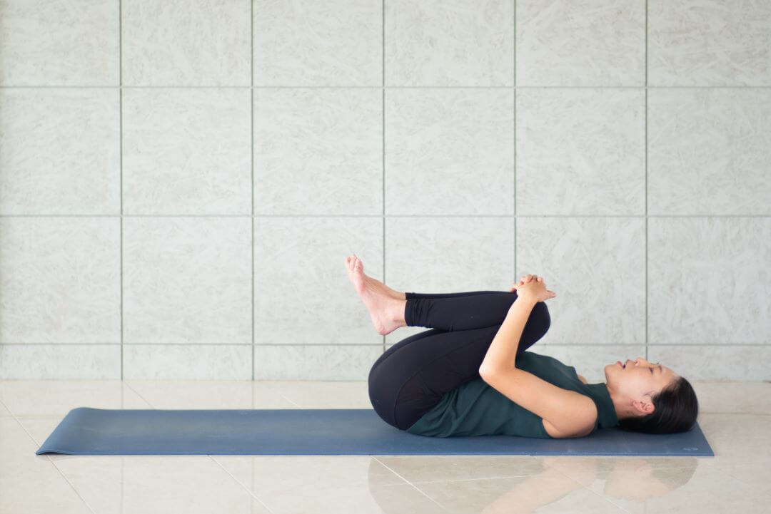 ぐっすり眠りたい！寝る前5分の腹式呼吸＆ストレッチ