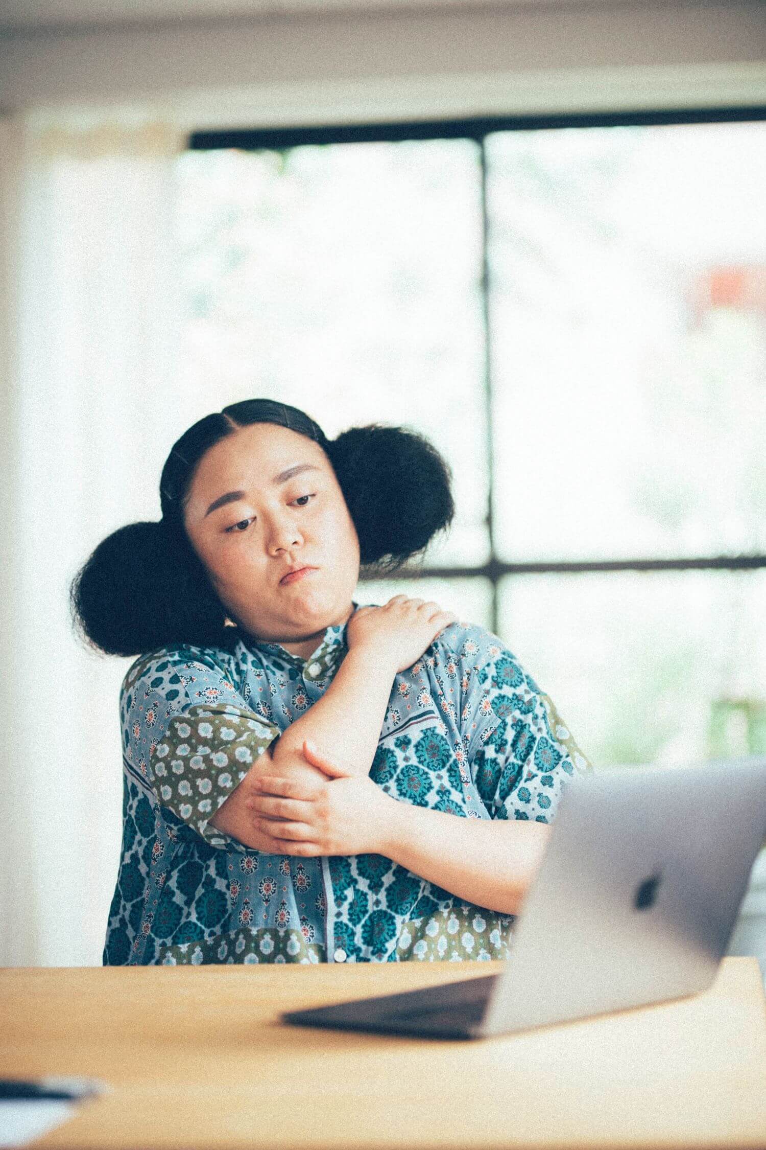 ニッチェ江上も秋バテ予備軍？寝不足＆肩こりの改善策とは