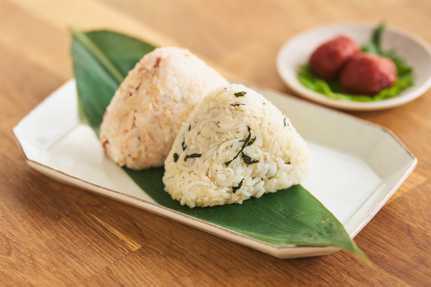 【食欲がない方におすすめ】ごま油香るおにぎり